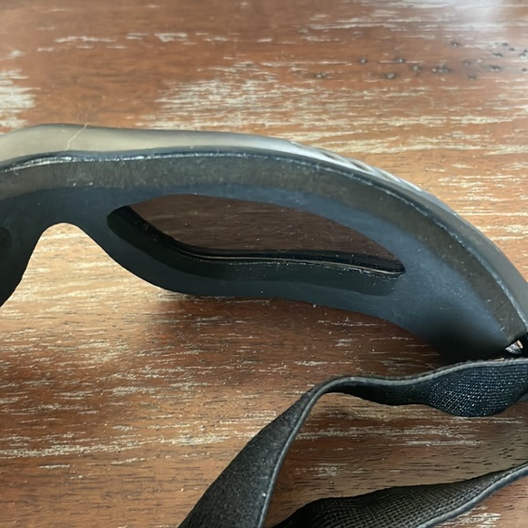 Black wrap around safety googles tinted with adjustable strap - Picture 8 of 10